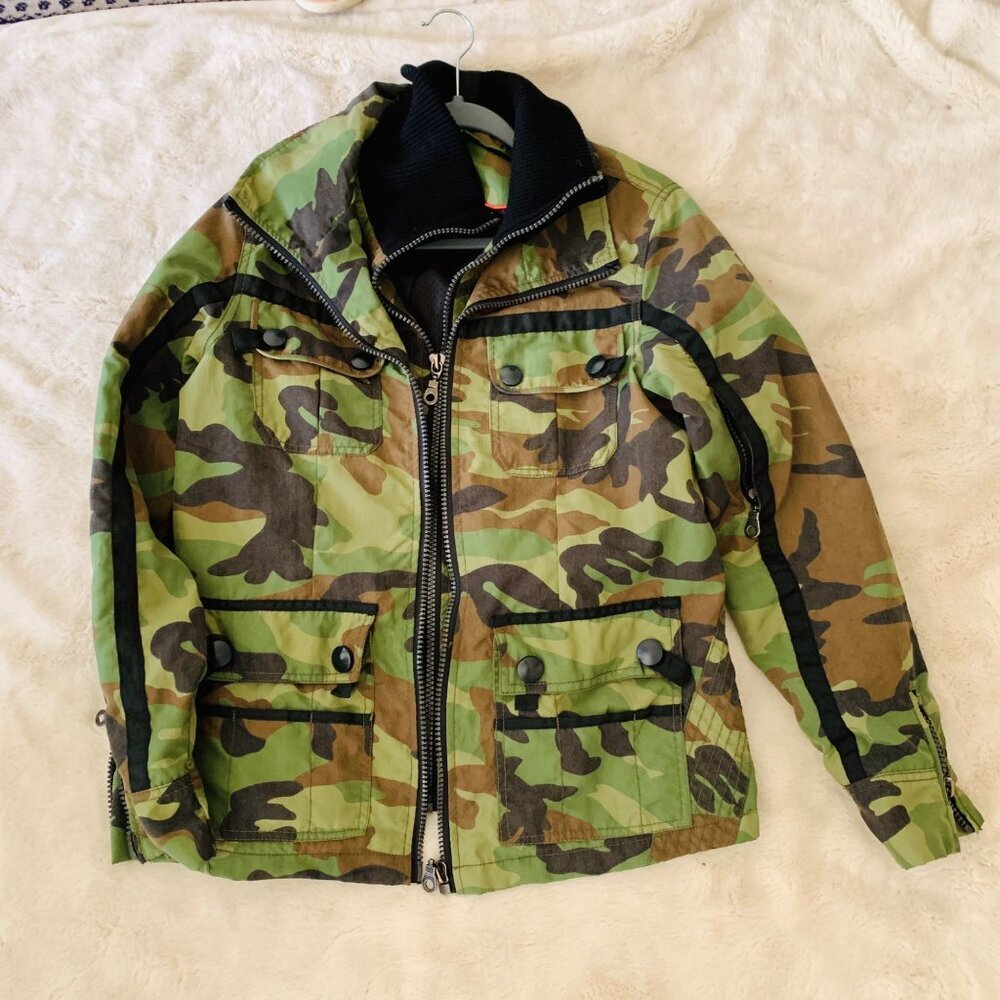 Camo Jacket With Multiple Zippered Pockets & Snap Closures Women's Size L Army M